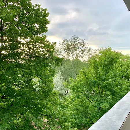 Appartement Life Next To Metro Station Warschau